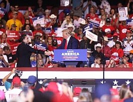 Trump Rallies in Wyoming to ‘Fire’ Liz Cheney